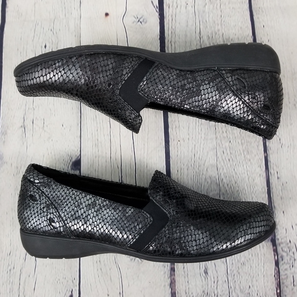 ARAVON | Adalyn reptile snake animal print shoe - Picture 3 of 6